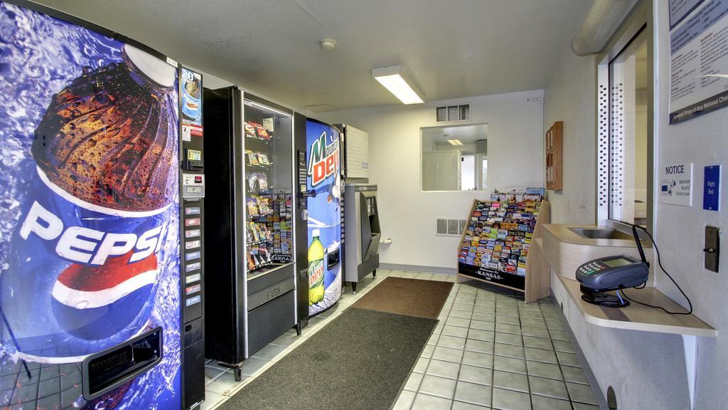 Motel 6 Manhattan Kansas Exterior foto